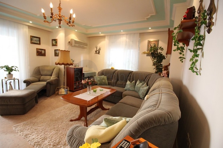 شقة 2 + 1 في وسط ألانيا