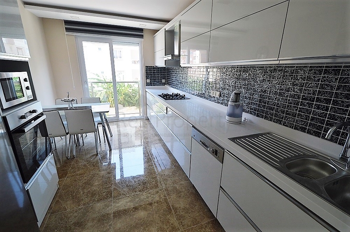 مشروع فاخر بوسط حي ليمان على بعد 600 م من البحر