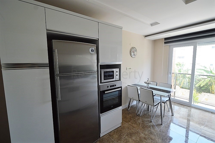 مشروع فاخر بوسط حي ليمان على بعد 600 م من البحر