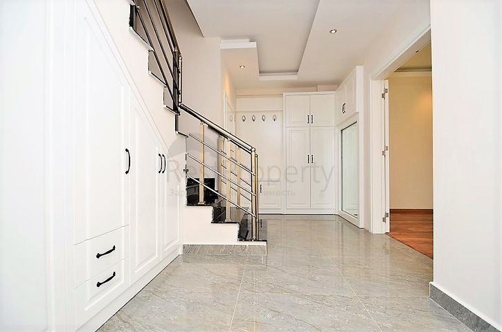 دوبلكس لعائلة كبيرة مع إمكانية الوصول إلى الحديقة