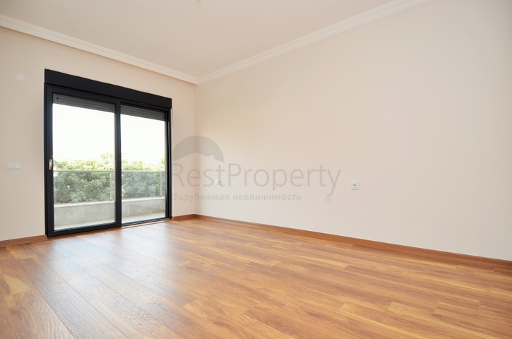 دوبلكس لعائلة كبيرة مع إمكانية الوصول إلى الحديقة