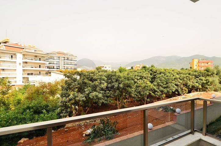 دوبلكس لعائلة كبيرة مع إمكانية الوصول إلى الحديقة