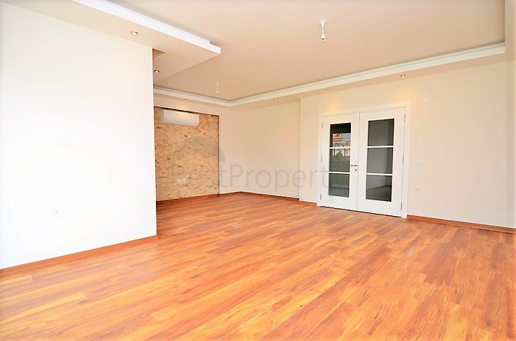 دوبلكس لعائلة كبيرة مع إمكانية الوصول إلى الحديقة