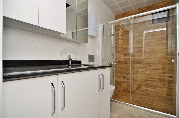 دوبلكس لعائلة كبيرة مع إمكانية الوصول إلى الحديقة