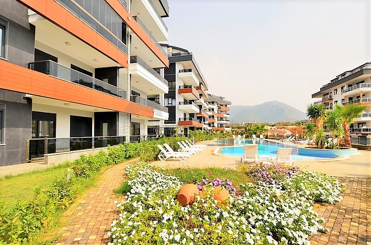 دوبلكس لعائلة كبيرة مع إمكانية الوصول إلى الحديقة