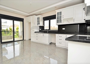 دوبلكس لعائلة كبيرة مع إمكانية الوصول إلى الحديقة