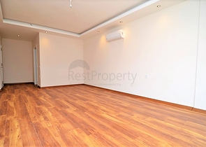 دوبلكس لعائلة كبيرة مع إمكانية الوصول إلى الحديقة