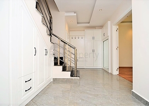 دوبلكس لعائلة كبيرة مع إمكانية الوصول إلى الحديقة