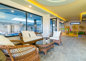 دوبلكس لعائلة كبيرة مع إمكانية الوصول إلى الحديقة