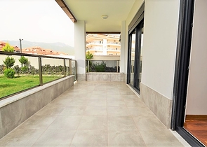 دوبلكس لعائلة كبيرة مع إمكانية الوصول إلى الحديقة