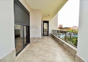 دوبلكس لعائلة كبيرة مع إمكانية الوصول إلى الحديقة