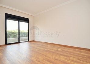 دوبلكس لعائلة كبيرة مع إمكانية الوصول إلى الحديقة