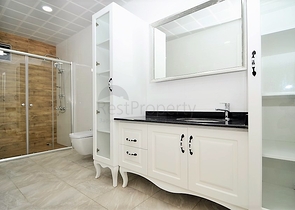 دوبلكس لعائلة كبيرة مع إمكانية الوصول إلى الحديقة