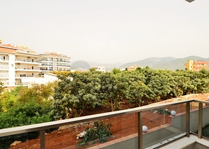 دوبلكس لعائلة كبيرة مع إمكانية الوصول إلى الحديقة