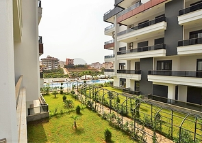 دوبلكس لعائلة كبيرة مع إمكانية الوصول إلى الحديقة