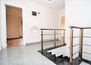 دوبلكس لعائلة كبيرة مع إمكانية الوصول إلى الحديقة