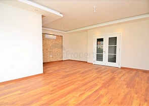 دوبلكس لعائلة كبيرة مع إمكانية الوصول إلى الحديقة