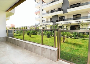 دوبلكس لعائلة كبيرة مع إمكانية الوصول إلى الحديقة