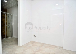 دوبلكس لعائلة كبيرة مع إمكانية الوصول إلى الحديقة