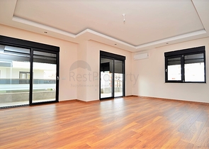 دوبلكس لعائلة كبيرة مع إمكانية الوصول إلى الحديقة