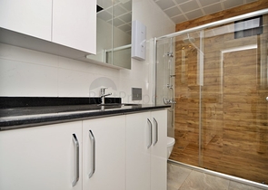 دوبلكس لعائلة كبيرة مع إمكانية الوصول إلى الحديقة