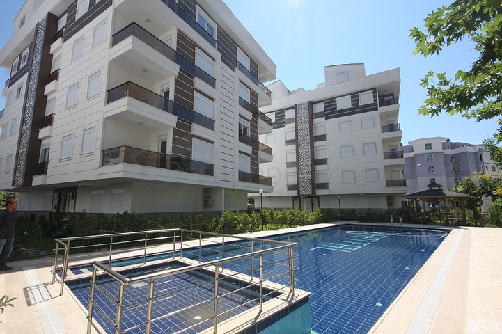 مجمع في المرحلة النهائية من البناء في كونيالتي ، أنطاليا