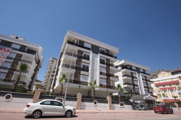 مجمع في المرحلة النهائية من البناء في كونيالتي ، أنطاليا