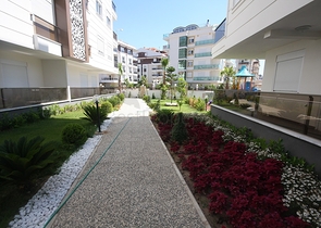 مجمع في المرحلة النهائية من البناء في كونيالتي ، أنطاليا