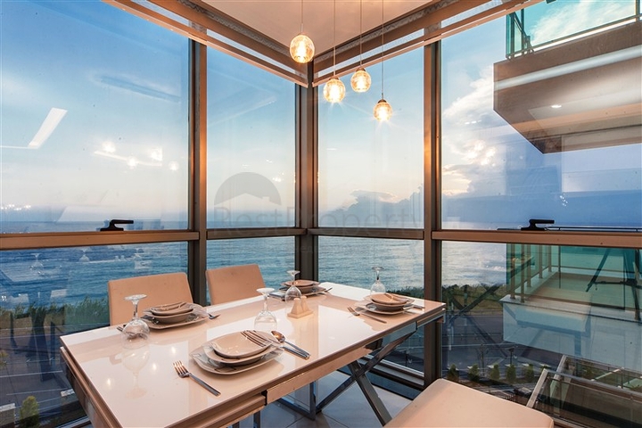 مجمع سكني فاخر حديث على الخط الأول من البحر في منطقة كارجي جاك – ألانيا