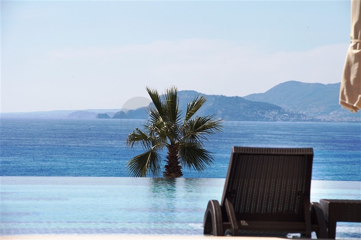 مجمع سكني فاخر حديث على الخط الأول من البحر في منطقة كارجي جاك – ألانيا