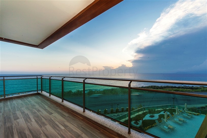 مجمع سكني فاخر حديث على الخط الأول من البحر في منطقة كارجي جاك – ألانيا