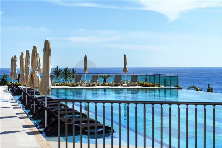 مجمع سكني فاخر حديث على الخط الأول من البحر في منطقة كارجي جاك – ألانيا