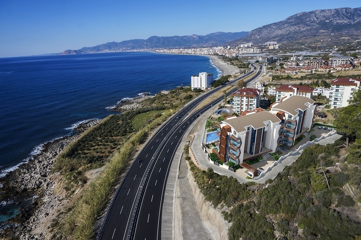 مجمع سكني فاخر حديث على الخط الأول من البحر في منطقة كارجي جاك – ألانيا