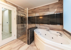 مجمع سكني فاخر حديث على الخط الأول من البحر في منطقة كارجي جاك – ألانيا