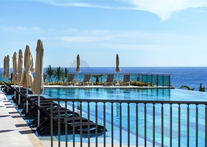 مجمع سكني فاخر حديث على الخط الأول من البحر في منطقة كارجي جاك – ألانيا