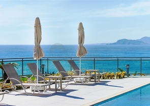 مجمع سكني فاخر حديث على الخط الأول من البحر في منطقة كارجي جاك – ألانيا