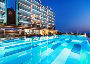 مجمع سكني فاخر حديث على الخط الأول من البحر في منطقة كارجي جاك – ألانيا