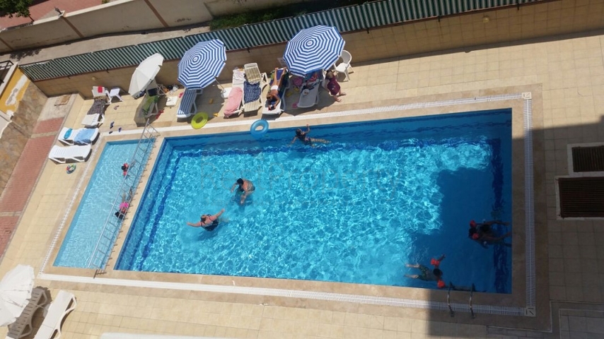 شقة 2+1 في مجمع مع حمامات سباحة في محمودلار