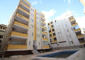 شقة 2+1 في مجمع مع حمامات سباحة في محمودلار