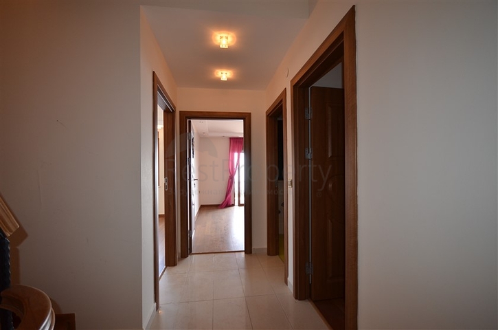 فيلا مستقلة من المالك مباشرة بإطلالة مميزة في مركز ألانيا