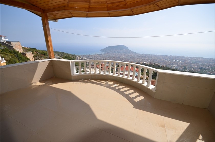 فيلا مستقلة من المالك مباشرة بإطلالة مميزة في مركز ألانيا