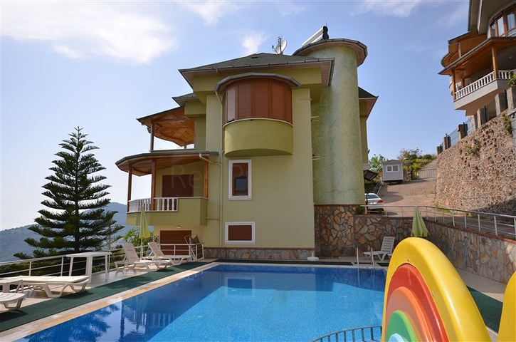 فيلا مستقلة من المالك مباشرة بإطلالة مميزة في مركز ألانيا