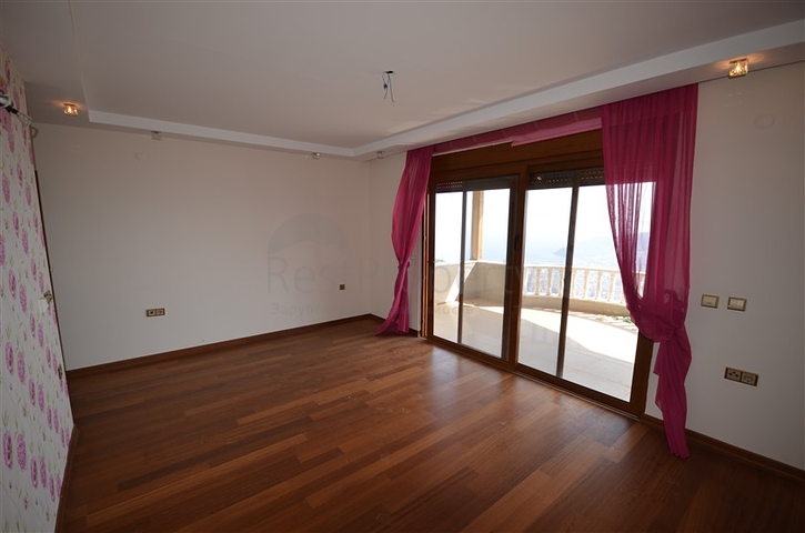 فيلا مستقلة من المالك مباشرة بإطلالة مميزة في مركز ألانيا