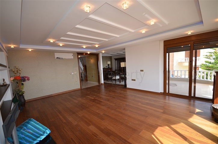 فيلا مستقلة من المالك مباشرة بإطلالة مميزة في مركز ألانيا