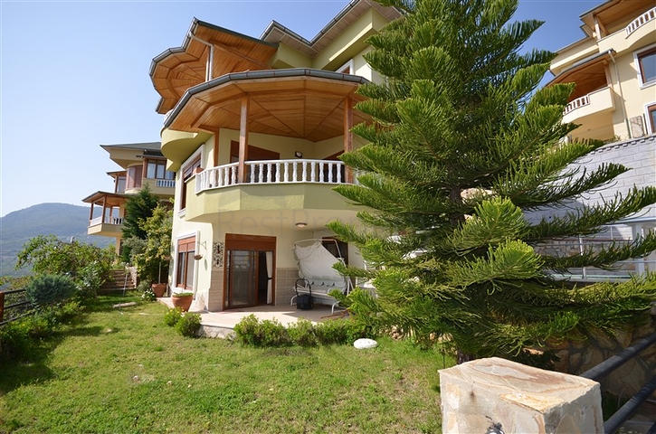 فيلا مستقلة من المالك مباشرة بإطلالة مميزة في مركز ألانيا