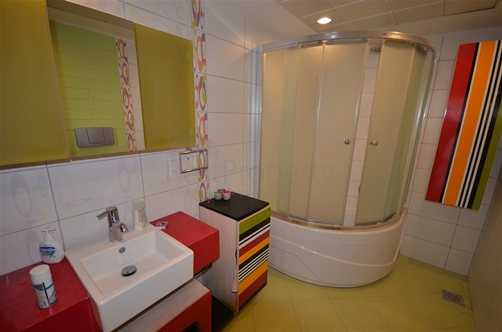 فيلا مستقلة من المالك مباشرة بإطلالة مميزة في مركز ألانيا