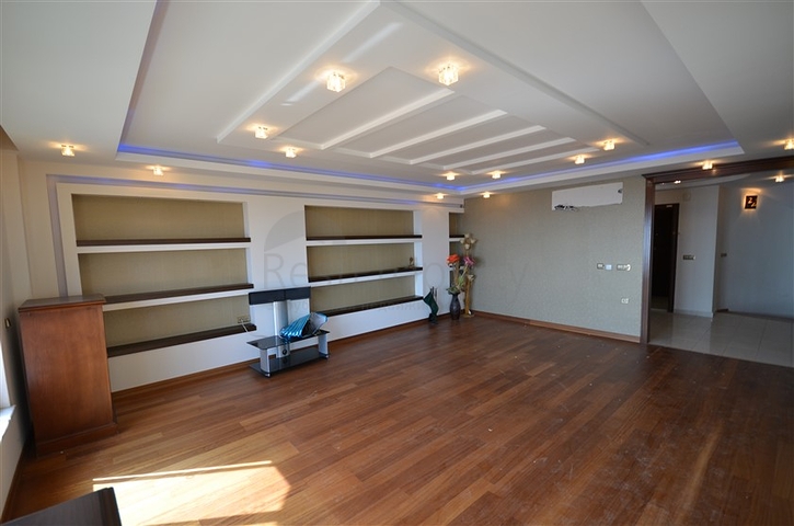 فيلا مستقلة من المالك مباشرة بإطلالة مميزة في مركز ألانيا