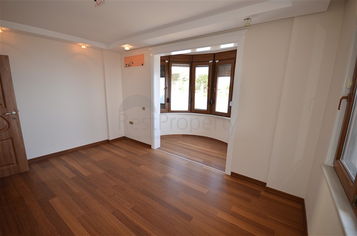 فيلا مستقلة من المالك مباشرة بإطلالة مميزة في مركز ألانيا