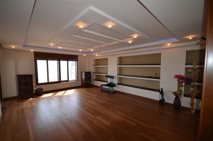 فيلا مستقلة من المالك مباشرة بإطلالة مميزة في مركز ألانيا