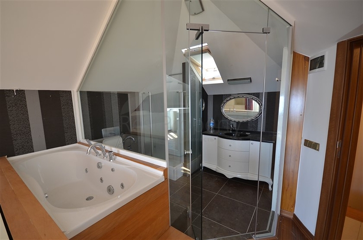 فيلا مستقلة من المالك مباشرة بإطلالة مميزة في مركز ألانيا